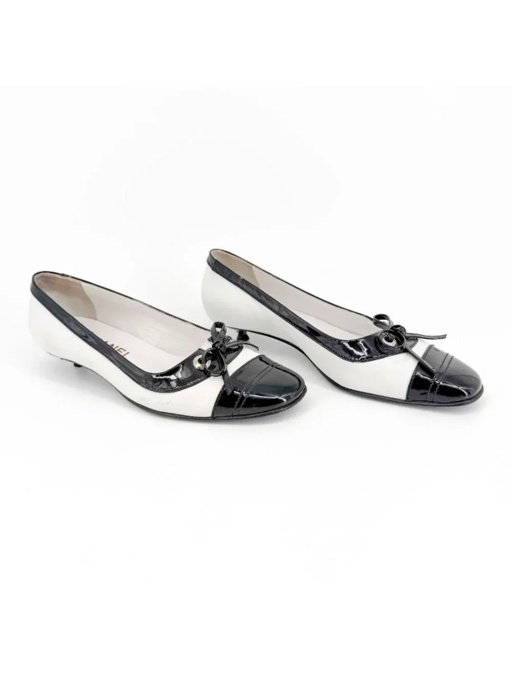 Chanel Vintage Black White Cap Toe Kitten Pumps Size 38 US 7–7.5 Two Tone Ballet - Picture 1 of 15